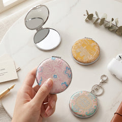 Round Compact Mirror Keychain with Song Brocade Fabric, Double-Sided Folding Makeup Mirror with Plastic Frame & Glass Mirror, Portable Purse Mirror for Women Girls Travel Daily Use
