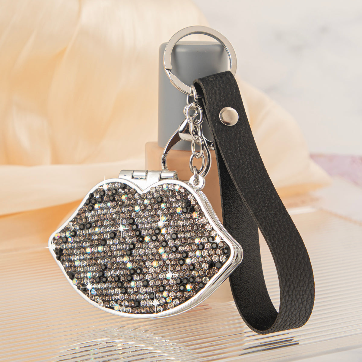 Bling Lips Shape Double-Sided Compact Mirror with Leather Keychain Strap, 64*58mm Portable Makeup Mirror, Eco-friendly HD Pocket Mirror, Ideal Gift for Women & Girls