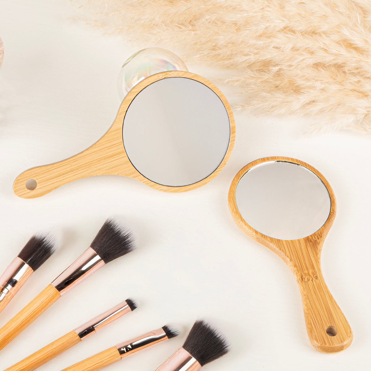 Natural Bamboo Handheld Makeup Mirror 1X Magnification High Reflectivity Portable Cosmetic Hand Vanity Mirror