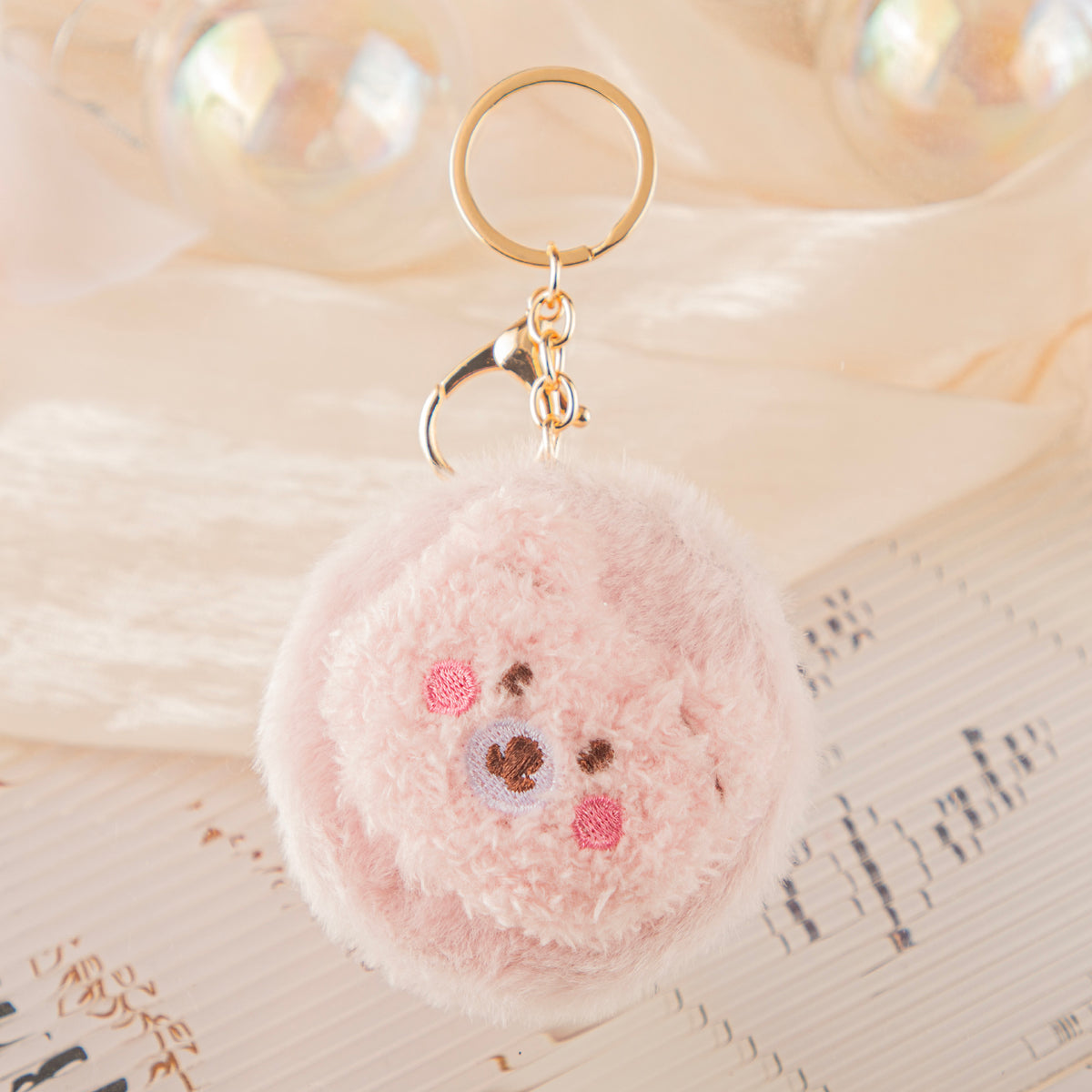 Cute Plush Bear Head Compact Mirror Keychain, Double-Sided Pocket Makeup Mirror with Soft Furry Animal Design, Portable Travel Mirror for Women, Girls & Kids