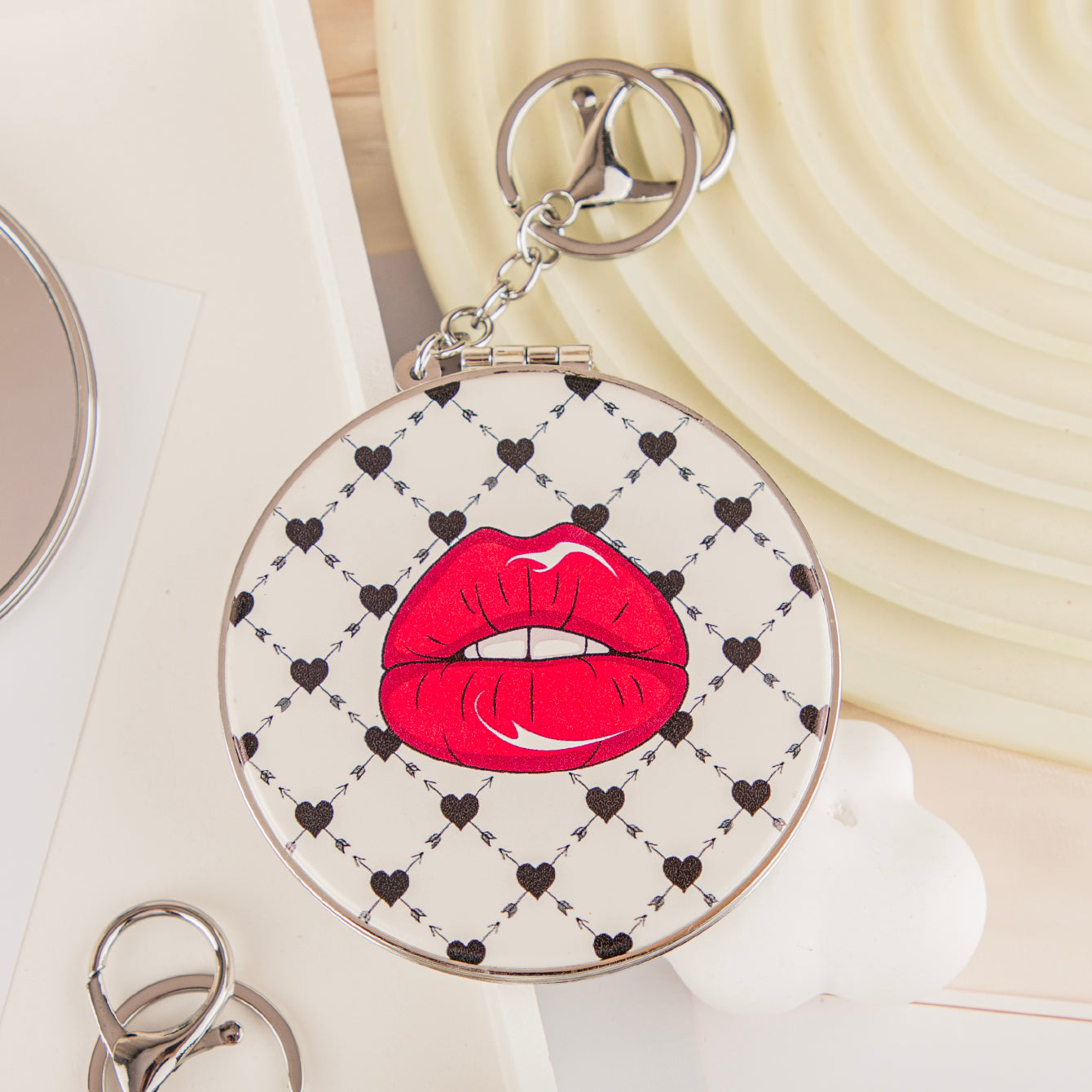 Red lips PU mirror keychain with white mesh-heart background