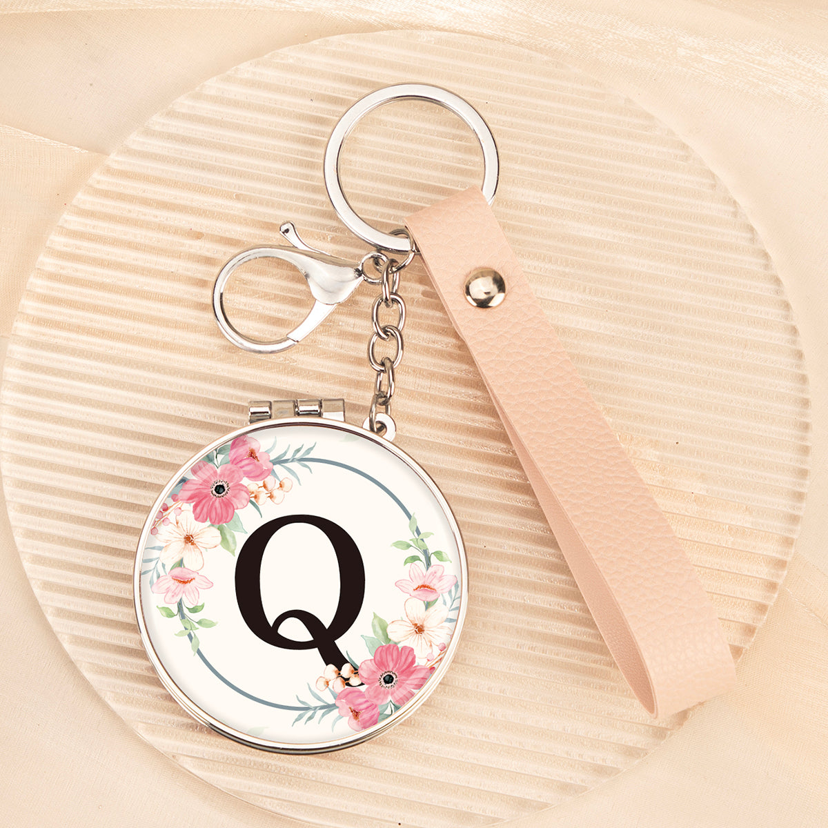 Floral initial letter Q mirror keychain, original real product image