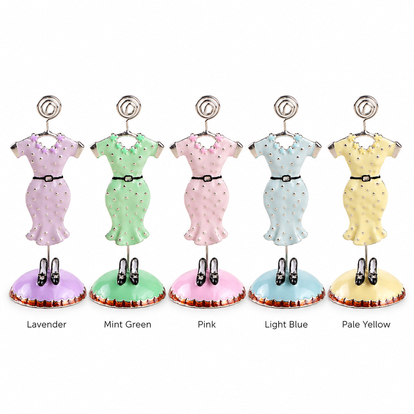 Cinco tarjeteros con vestidos en tonos pastel — comparación de colores